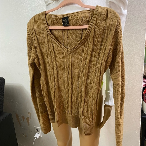 caramel brown sweater size M crochet 97% Acrylic 3% Spandex - Picture 1 of 5